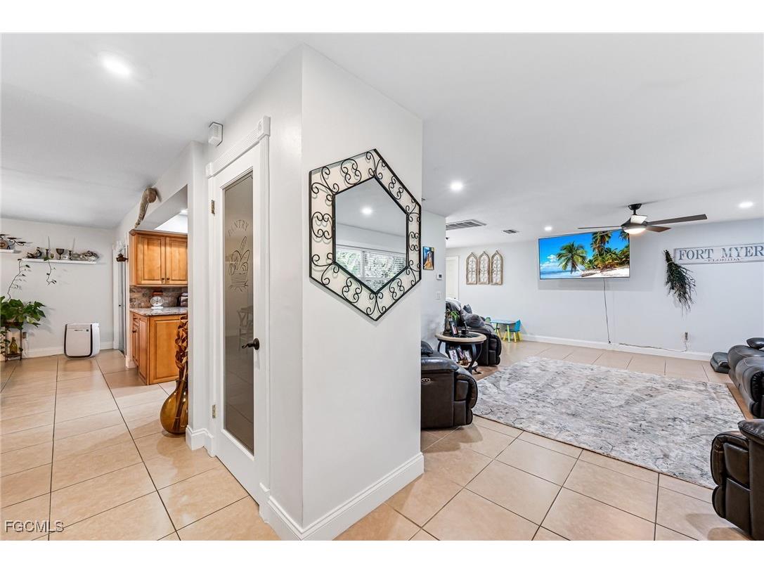 6519 E Town And River Road Fort Myers FL 33919 2025023948 image6