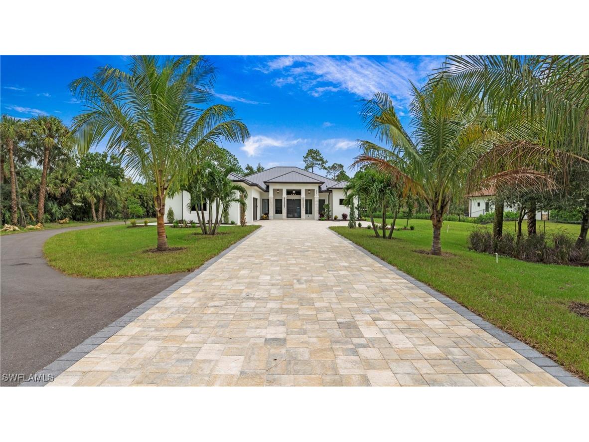 652 15th Street SW Naples FL 34117 225068498 image1