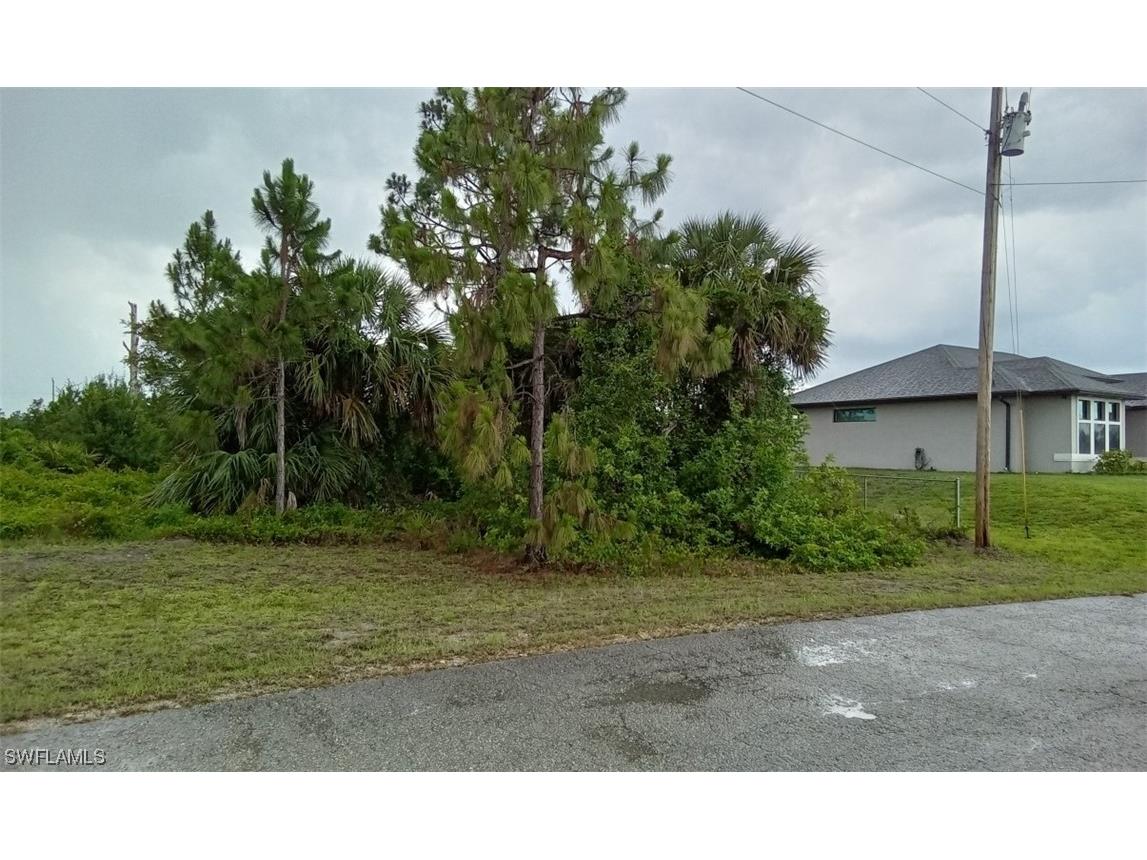 652 Cardinal Street E Lehigh Acres FL 33974 223045549 image1