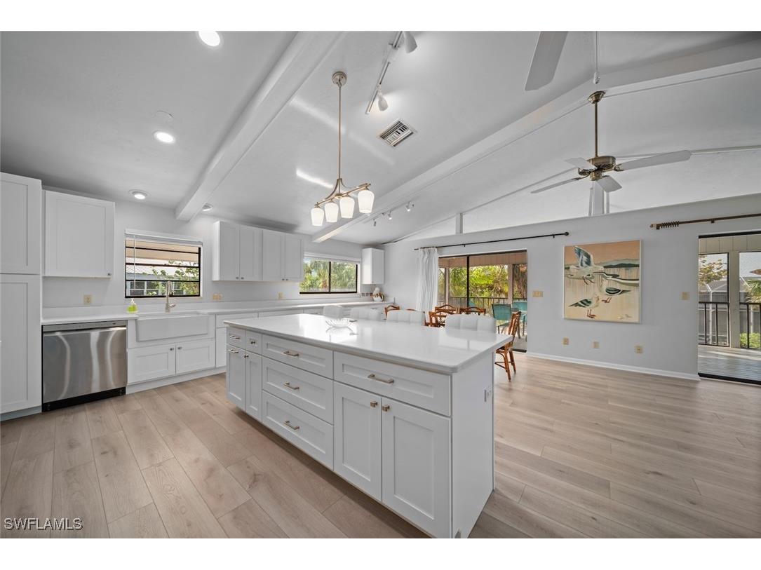 653 Oliva Street Sanibel FL 33957 225051884 image1