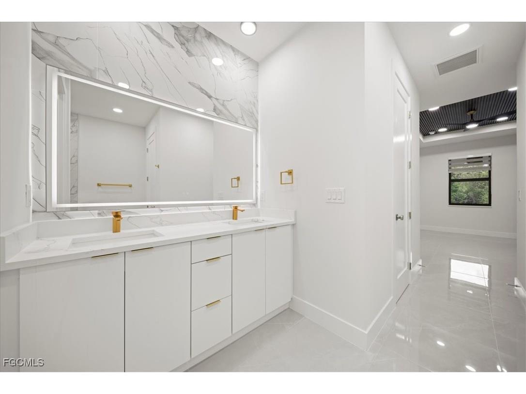 654 Wentworth Drive Lehigh Acres FL 33972 2025016266 image38