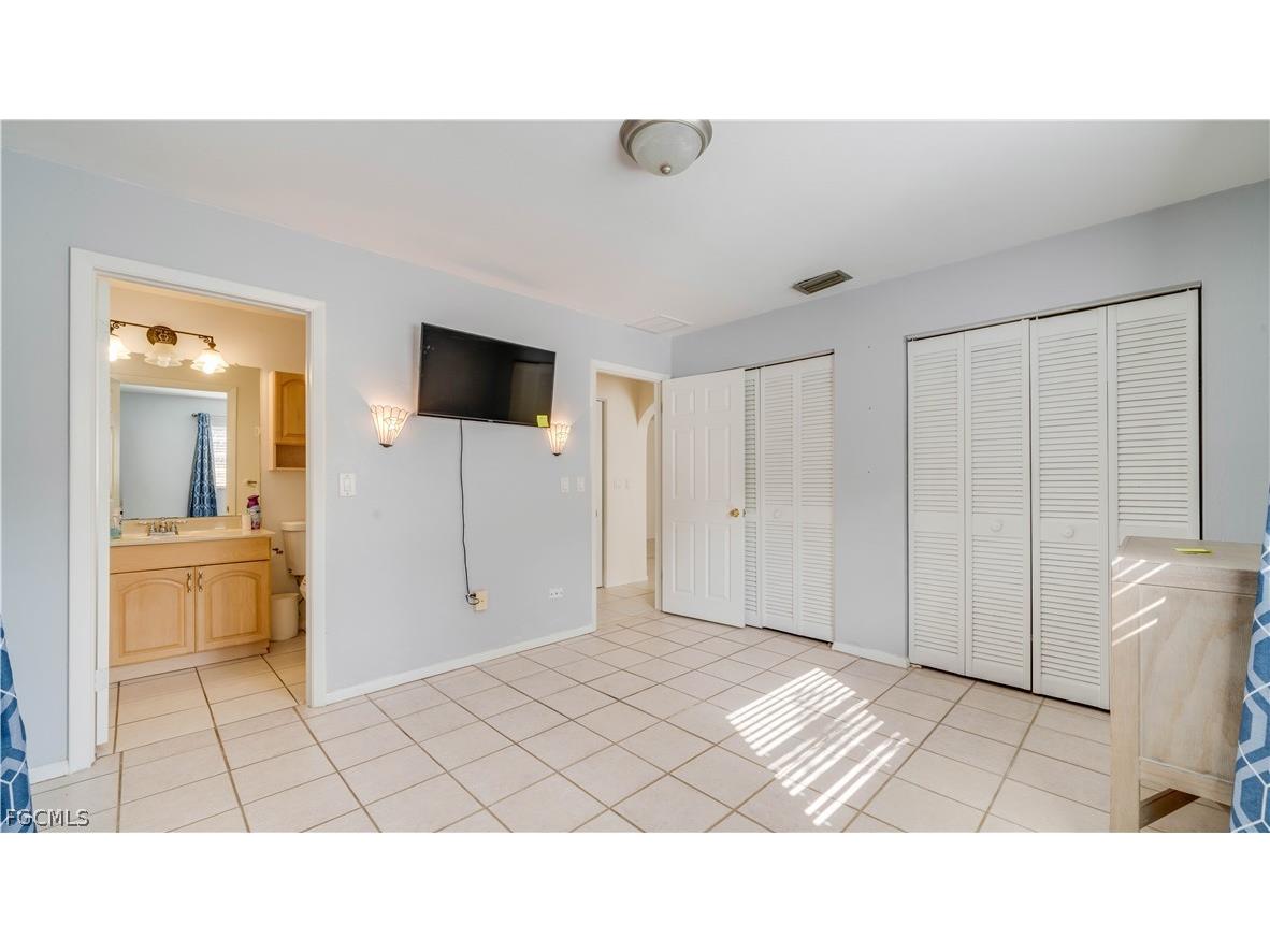 6549 Duquesne Drive Fort Myers FL 33919 2026011568 image24