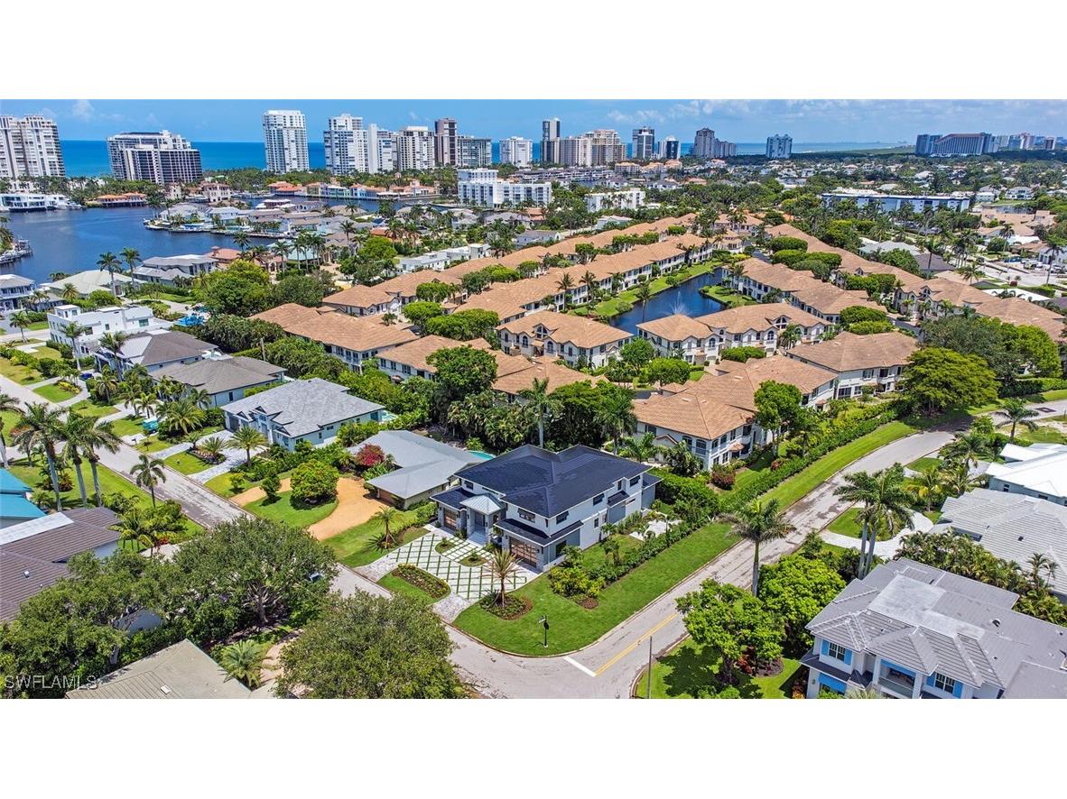 655 Parkview Lane Naples FL 34103 225057670 image2