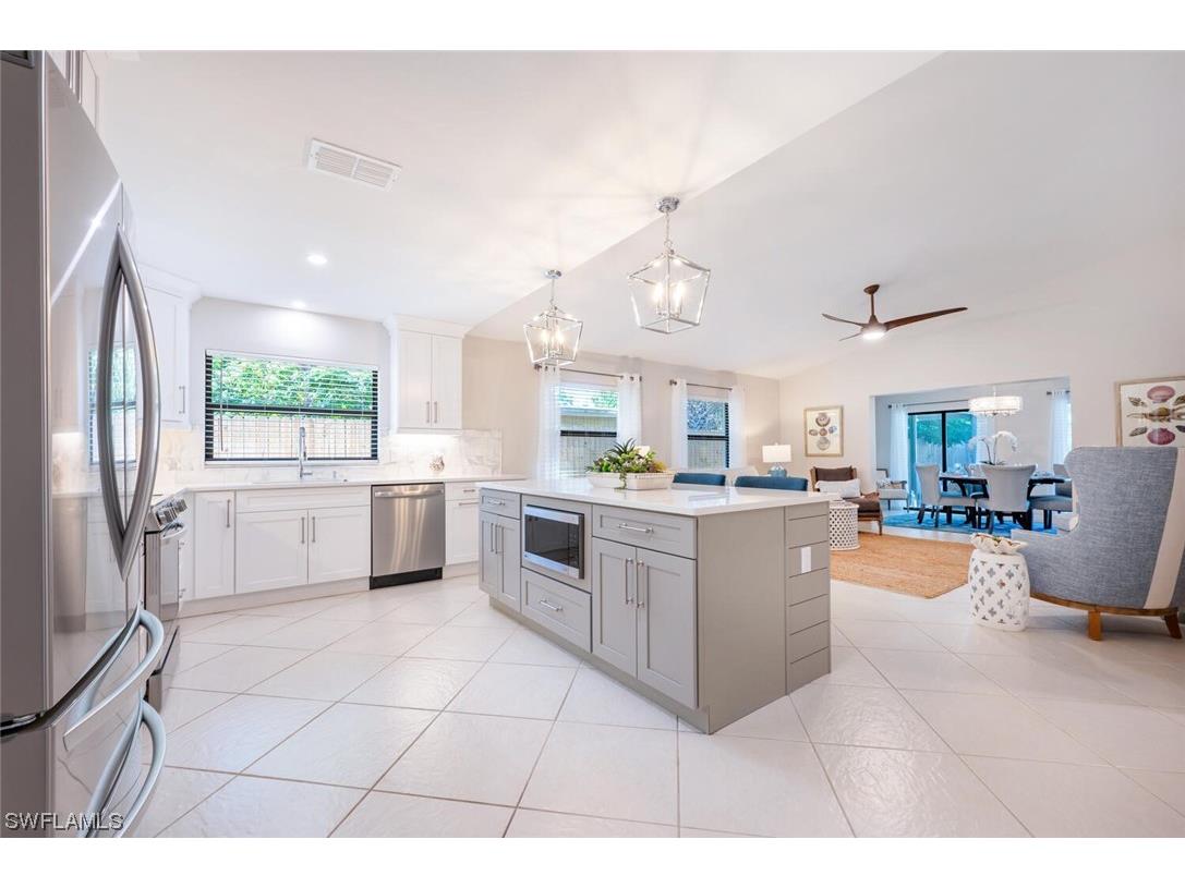 657 107th Avenue N Naples FL 34108 224022118 image1