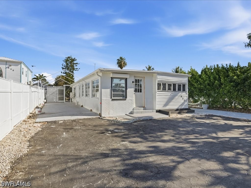 657 Palm Avenue E Goodland FL 34140 226011610 image1