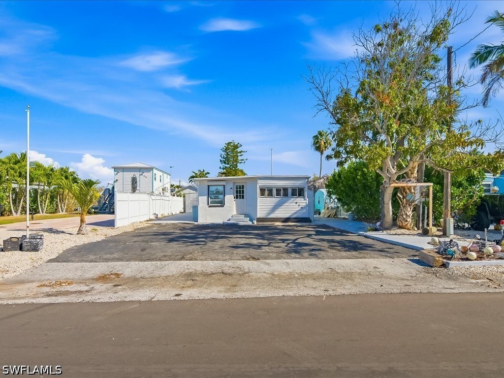 657 Palm Avenue E Goodland FL 34140 226011610 image11