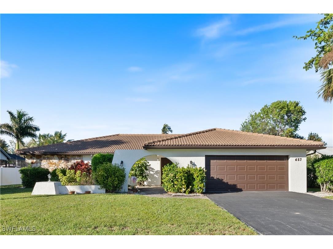 657 Pompano Drive Naples FL 34110 224094726 image1