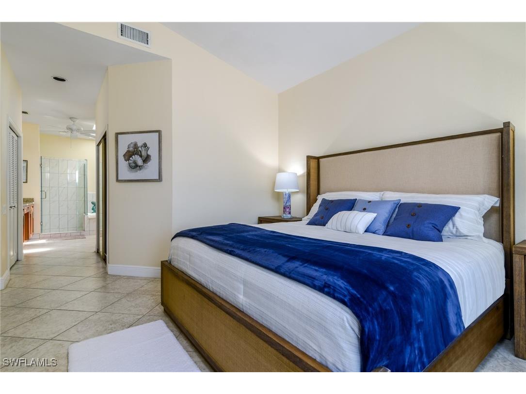 66 Fountain Circle Naples FL 34119 225077484 image13