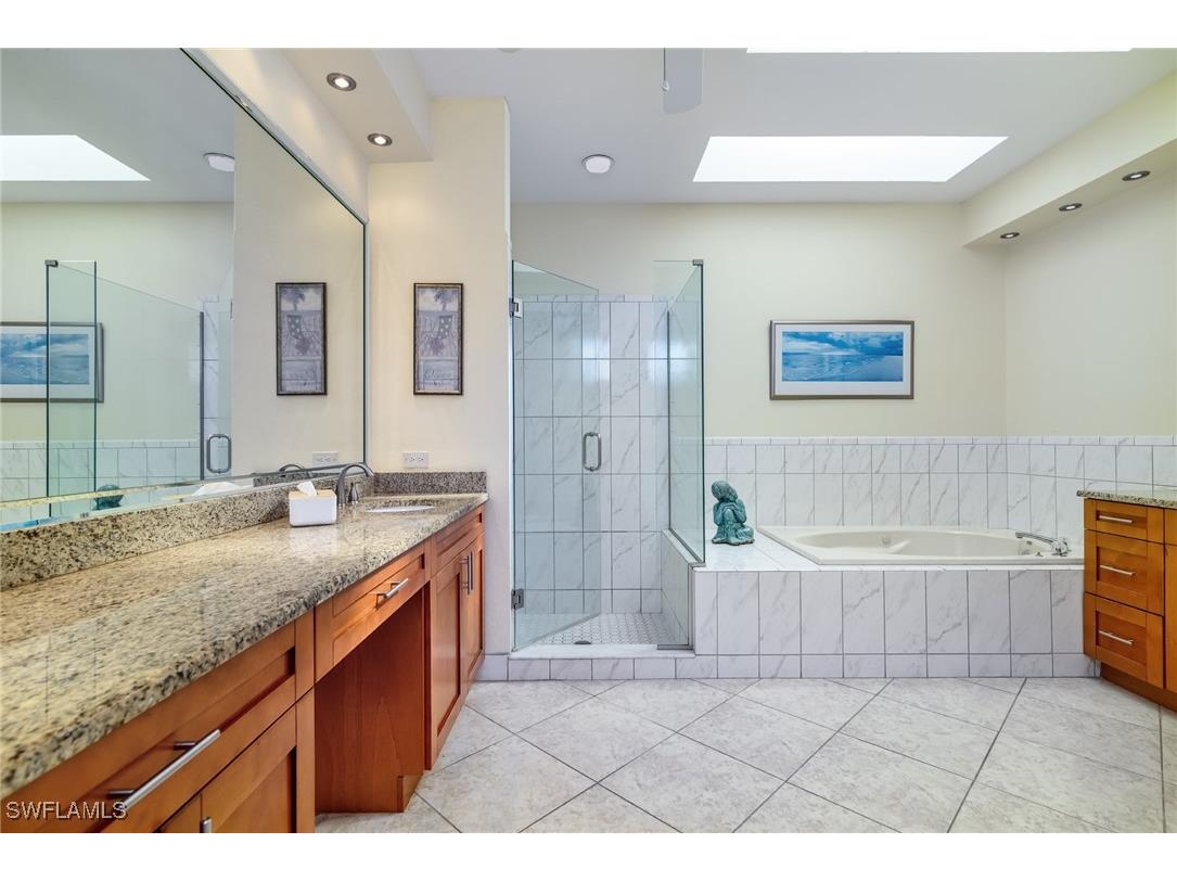 66 Fountain Circle Naples FL 34119 225077484 image14