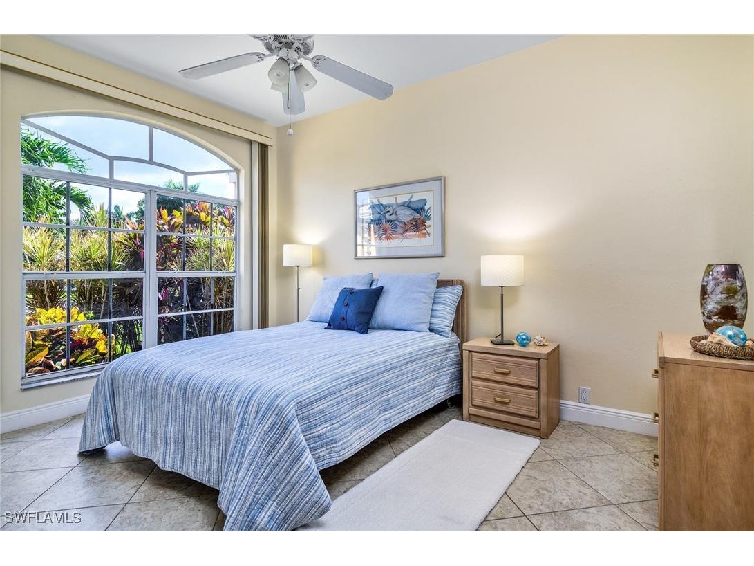 66 Fountain Circle Naples FL 34119 225077484 image16