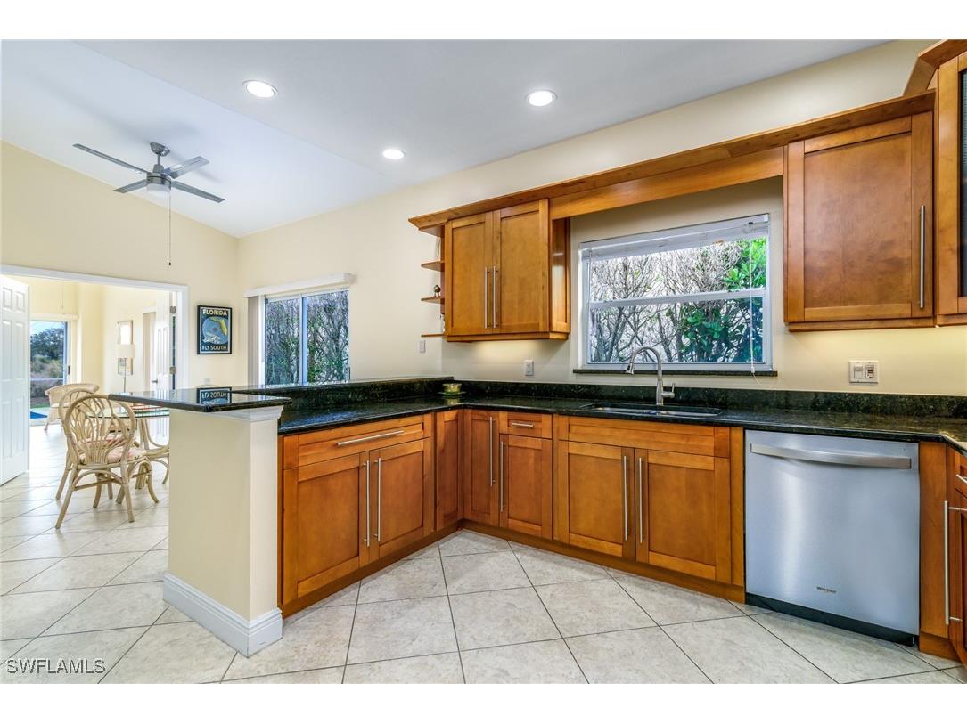 66 Fountain Circle Naples FL 34119 225077484 image21