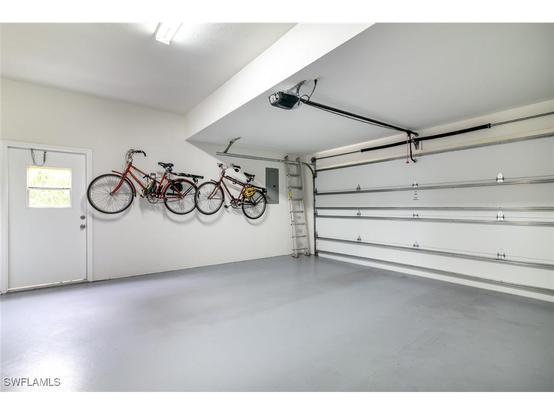 66 Fountain Circle Naples FL 34119 225077484 image24