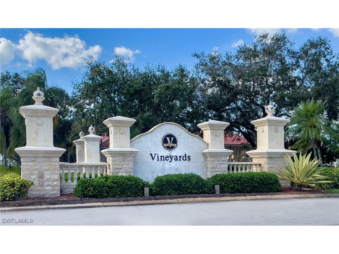 66 Fountain Circle Naples FL 34119 225077484 image32