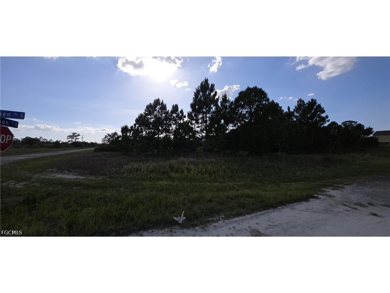 660 Muldoon Avenue S Lehigh Acres FL 33974 2026023604 image1