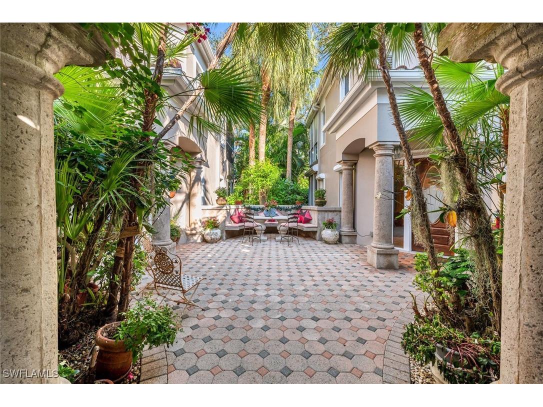 660 Via Mezner #4-401 Naples FL 34108 225009792 image1