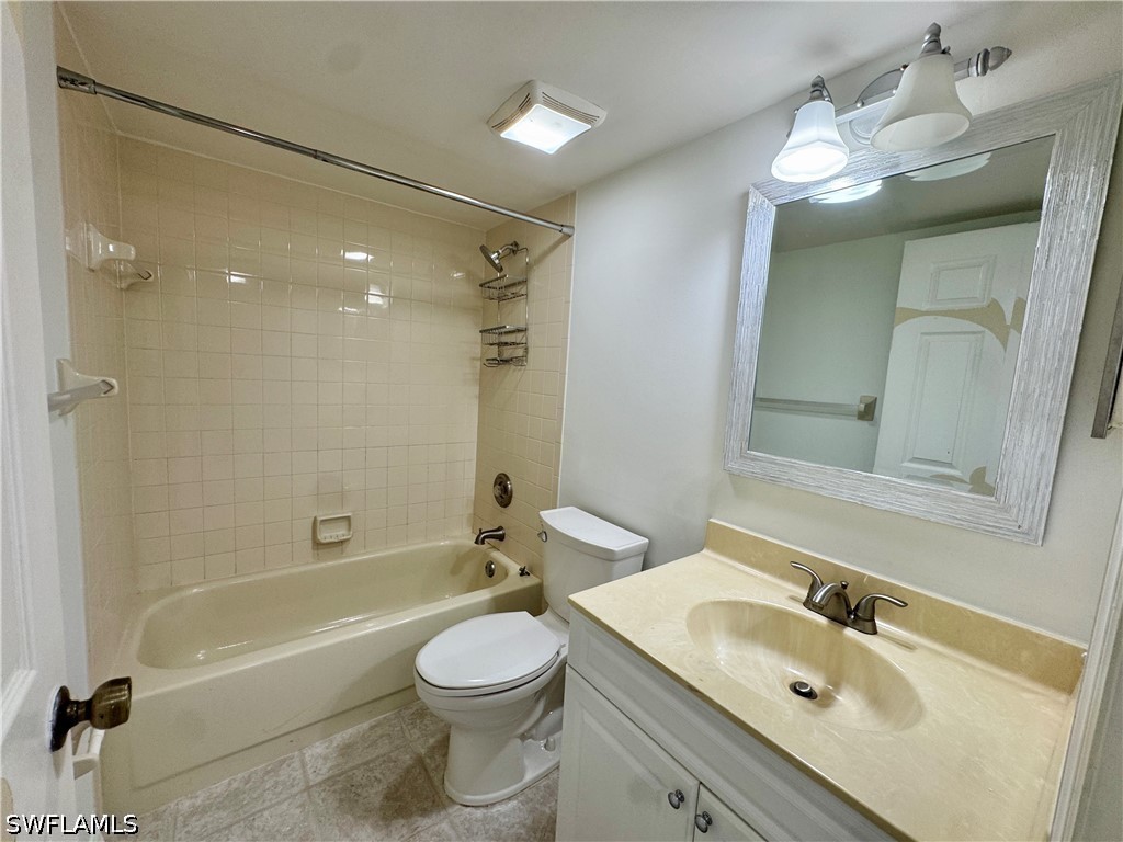 661 Squire Circle #101 Naples FL 34104 226017119 image10