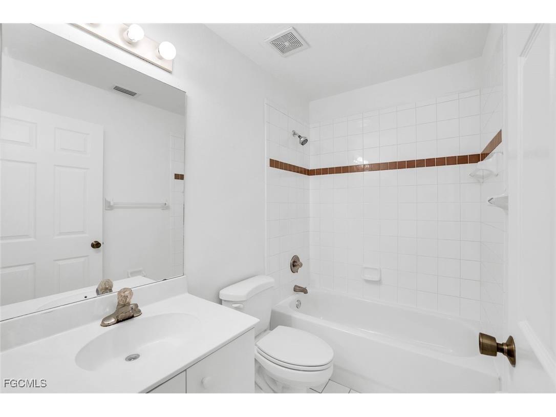 6635 Huntington Lakes Circle #202 Naples FL 34119 2025010610 image15