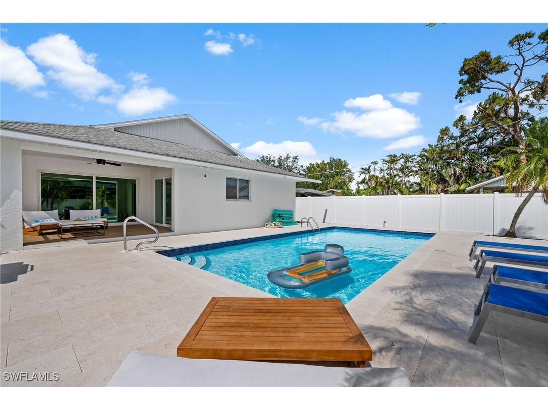 664 102nd Avenue N Naples FL 34108 225060635 image1