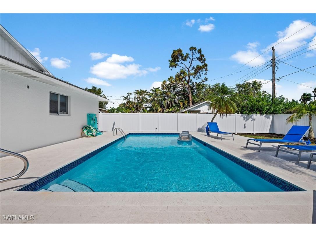 664 102nd Avenue N Naples FL 34108 225060635 image2