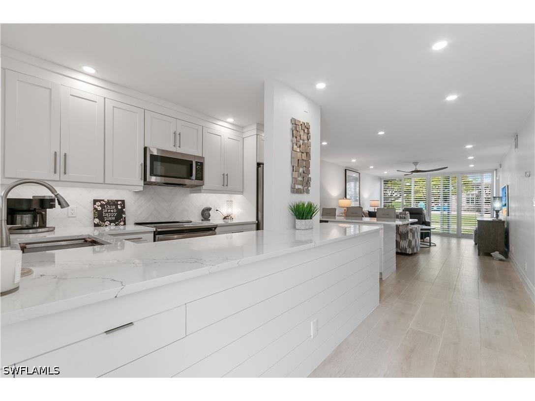 664 Broad Avenue S #J664 Naples FL 34102 226013510 image1