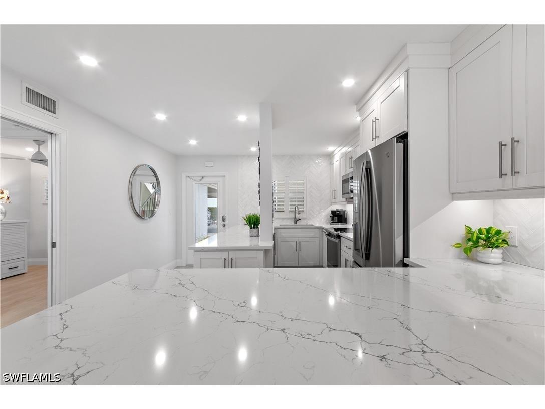 664 Broad Avenue S #J664 Naples FL 34102 226013510 image4