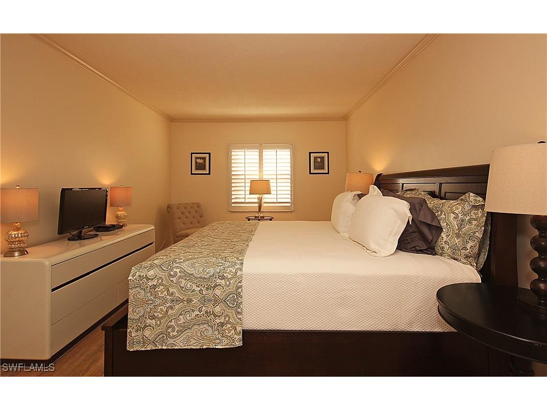 666 3rd Street S #201 Naples FL 34102 225069944 image6