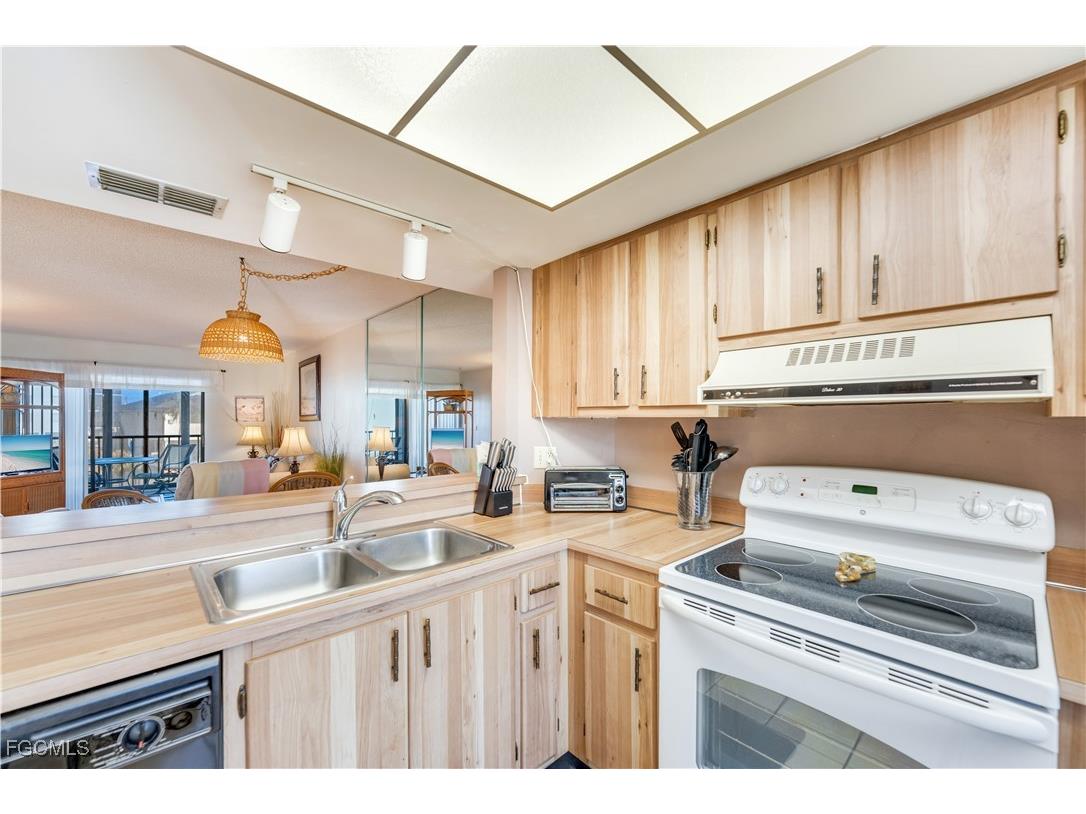 6665 Estero Boulevard #124 Fort Myers Beach FL 33931 2025016904 image6