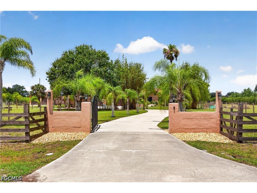 6670 Pangola Road Fort Myers FL 33905 2026023389 image2