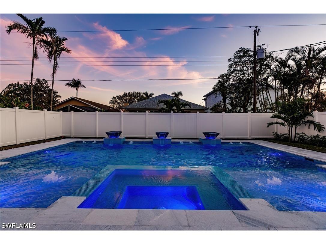 668 104th Avenue N Naples FL 34108 226015487 image1