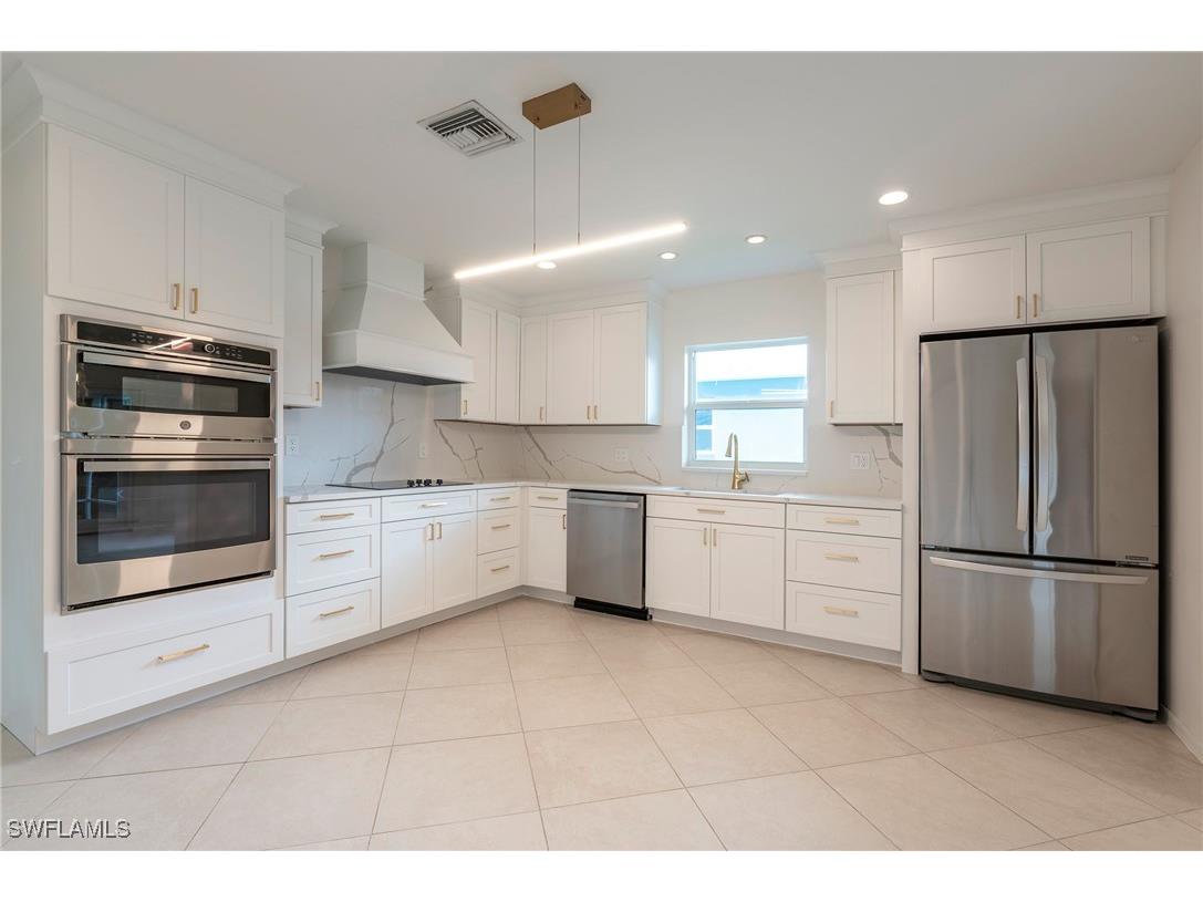 670 103rd Avenue N Naples FL 34108 225071920 image6