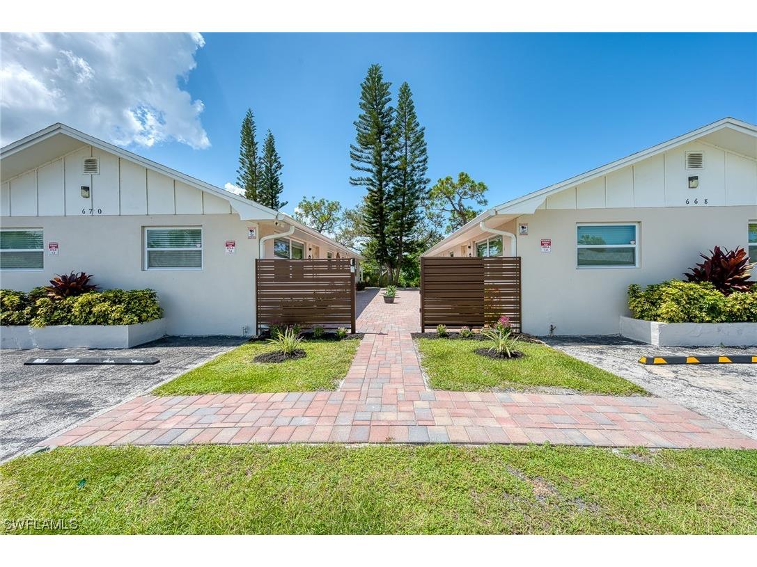 670 97th Avenue N Naples FL 34108 223051110 image1