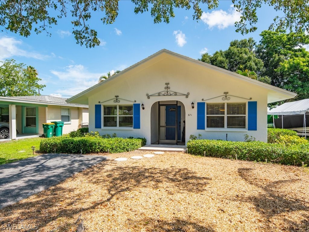 671 102nd Avenue N Naples FL 34108 224040943 image1