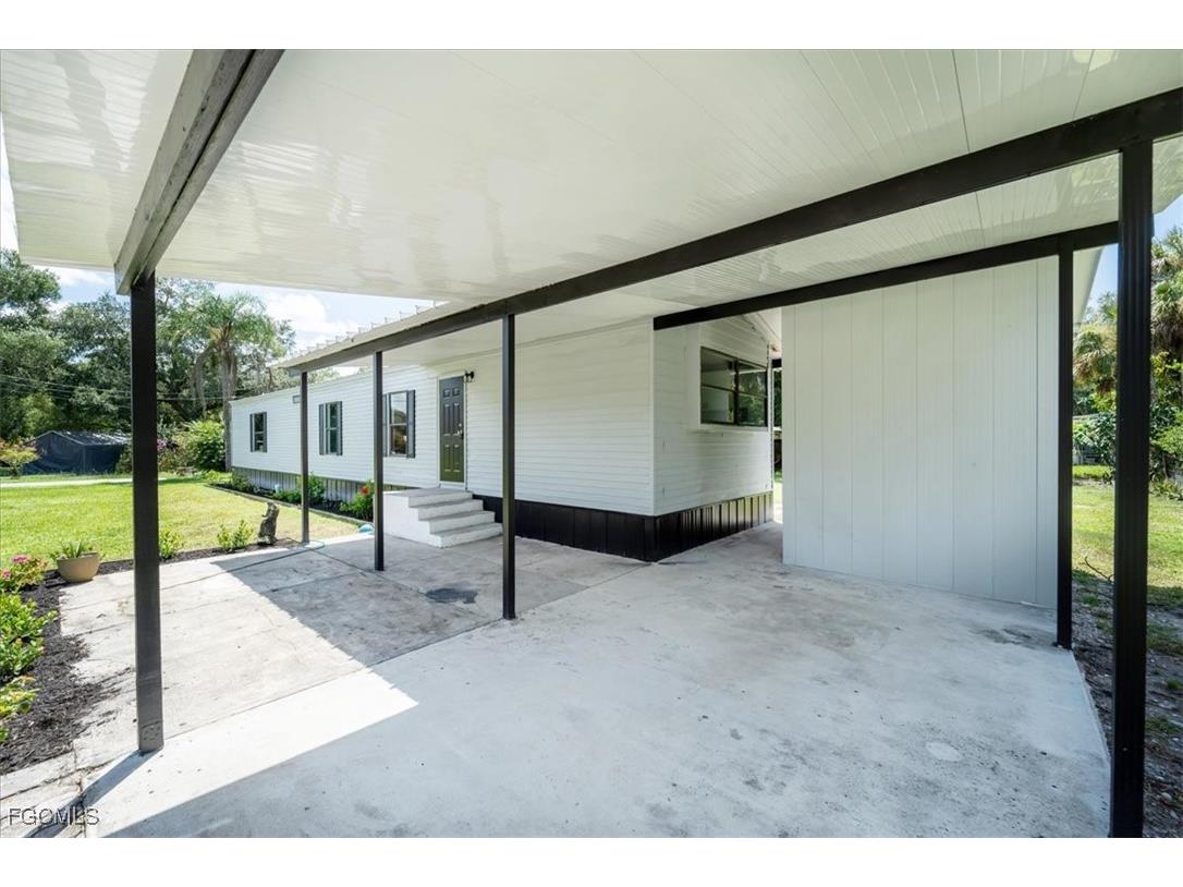 671 Bennett Avenue Labelle FL 33935 2026005983 image2