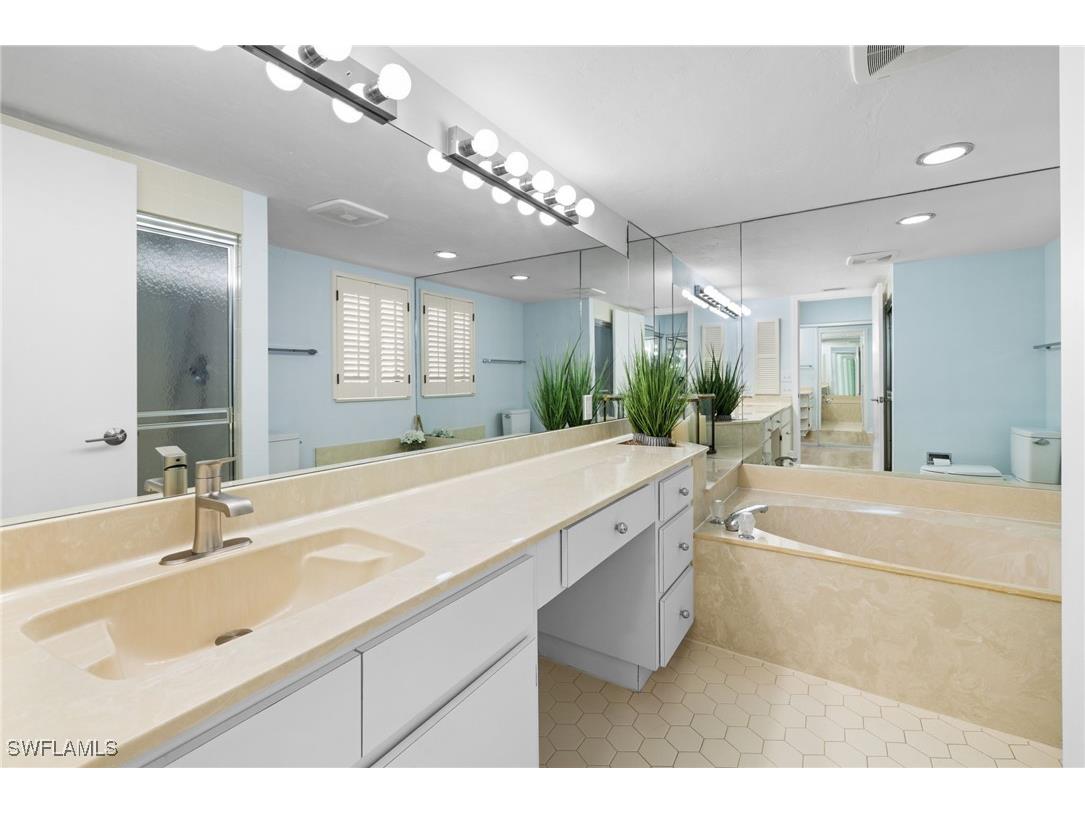 6710 Pelican Bay Boulevard #422 Naples FL 34108 225078069 image22