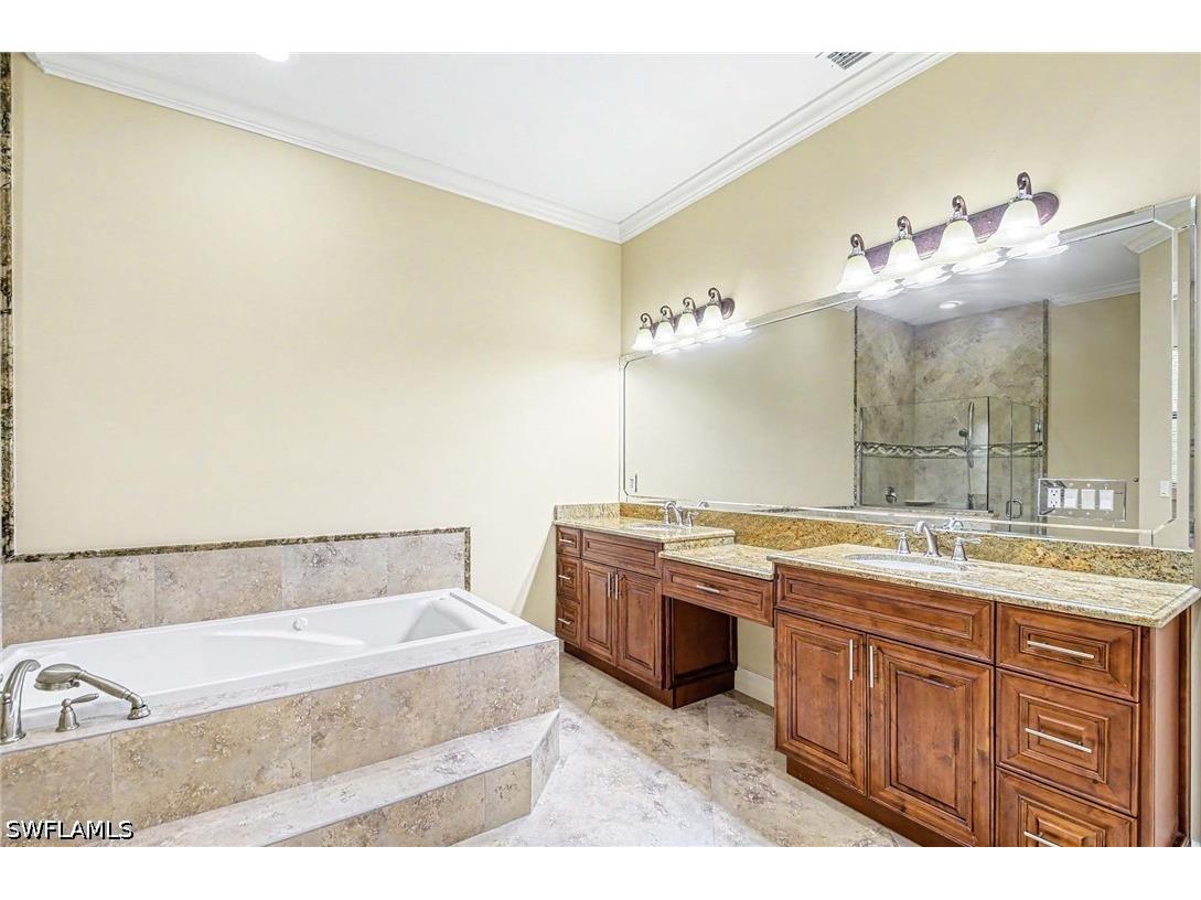 672 Fairway Terrace Naples FL 34103 226016367 image12