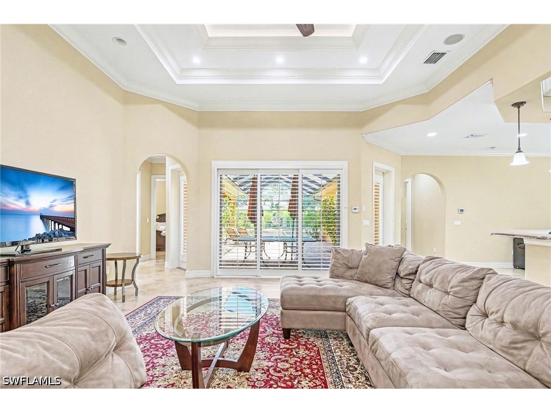 672 Fairway Terrace Naples FL 34103 226016367 image2