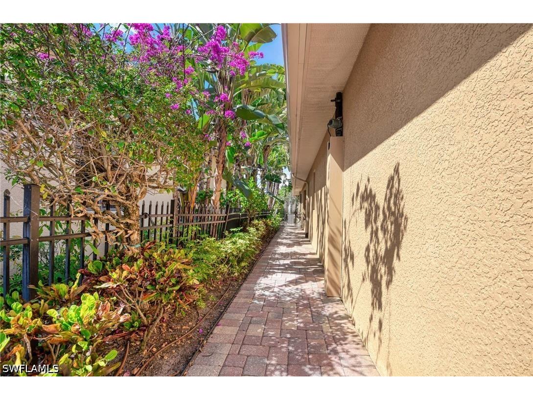 672 Fairway Terrace Naples FL 34103 226016367 image35