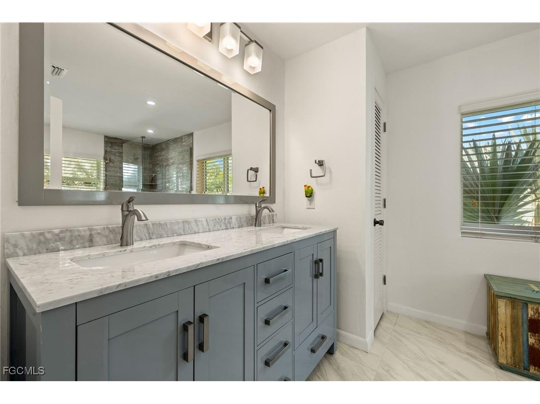 673 E Rocks Drive Sanibel FL 33957 2025017444 image22