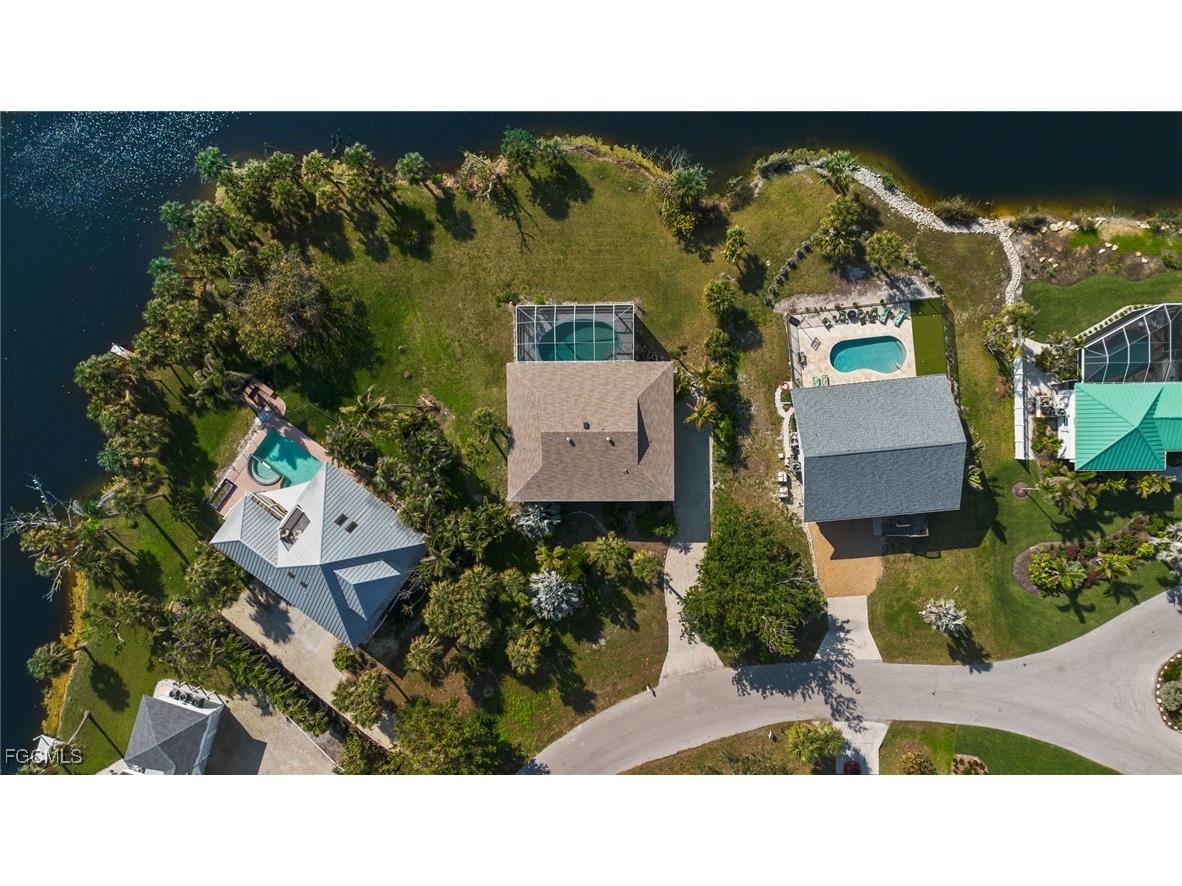 673 E Rocks Drive Sanibel FL 33957 2025017444 image39
