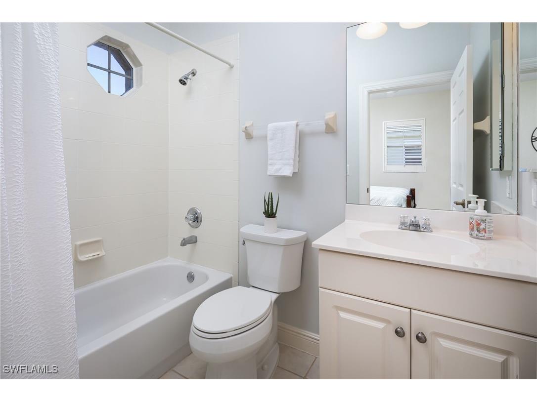 673 Vintage Reserve Circle #11C Naples FL 34119 225072983 image21