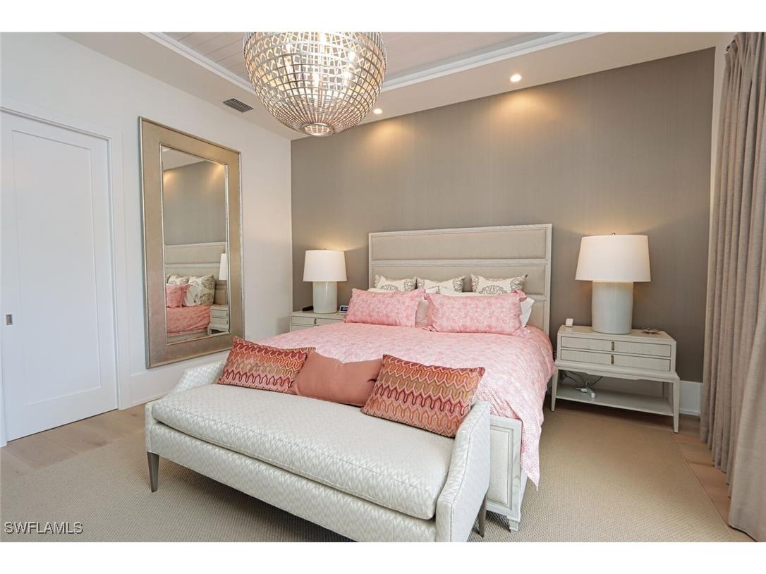 675 2nd Street S Naples FL 34102 225058759 image8