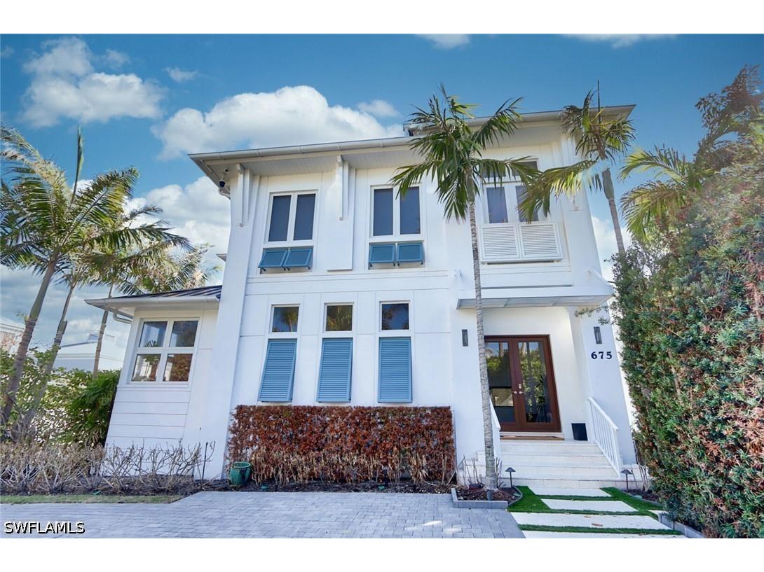675 2nd Street S Naples FL 34102 226021155 image1