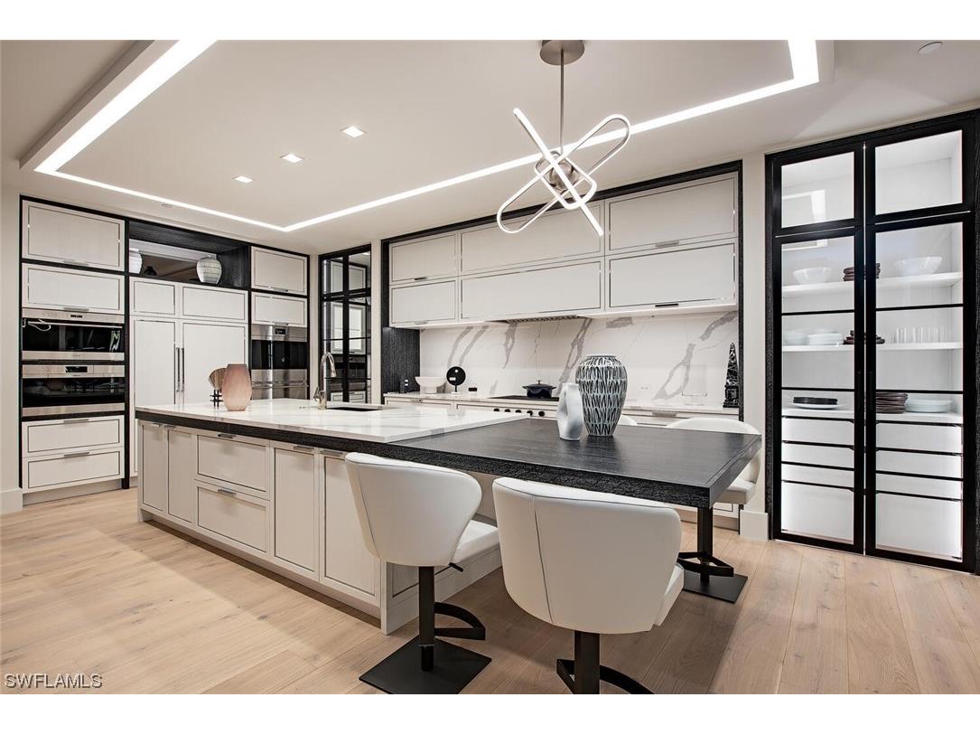 675 8th Street S #301 Naples FL 34102 220076484 image1