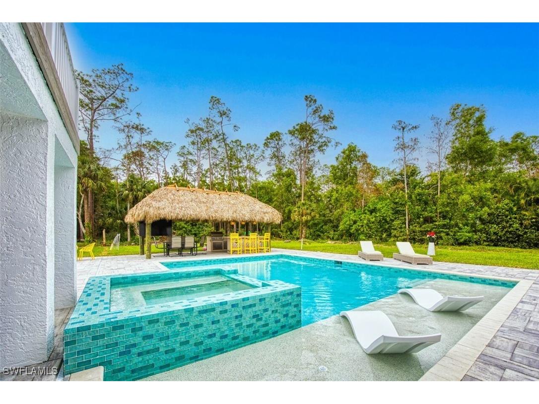 675 Logan Boulevard S Naples FL 34119 225060592 image1