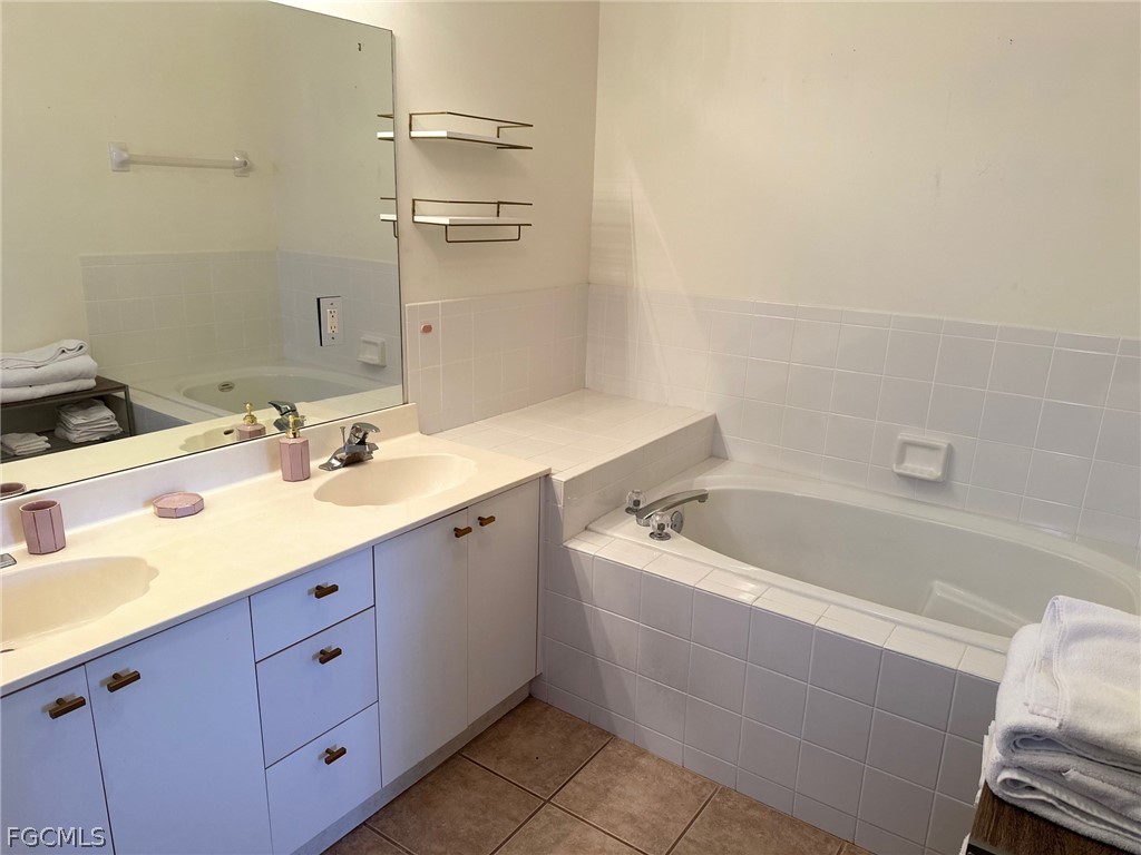 675 Luisa Lane #825 Naples FL 34104 2026011847 image17
