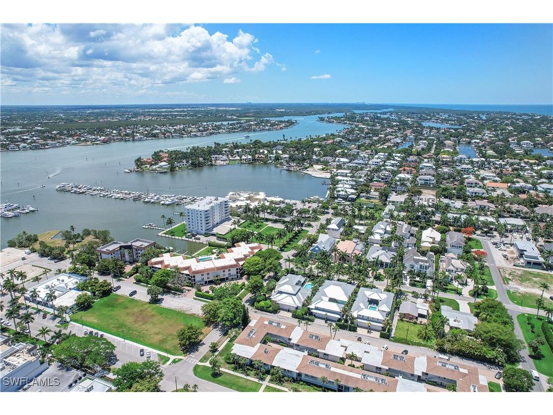676 12th Avenue S #676 Naples FL 34102 225036976 image1