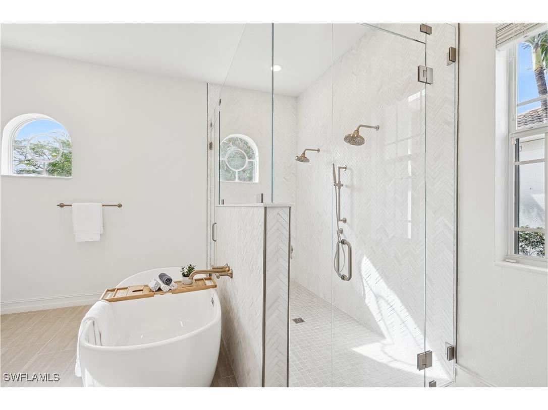 677 5th Avenue N Naples FL 34102 225079502 image17