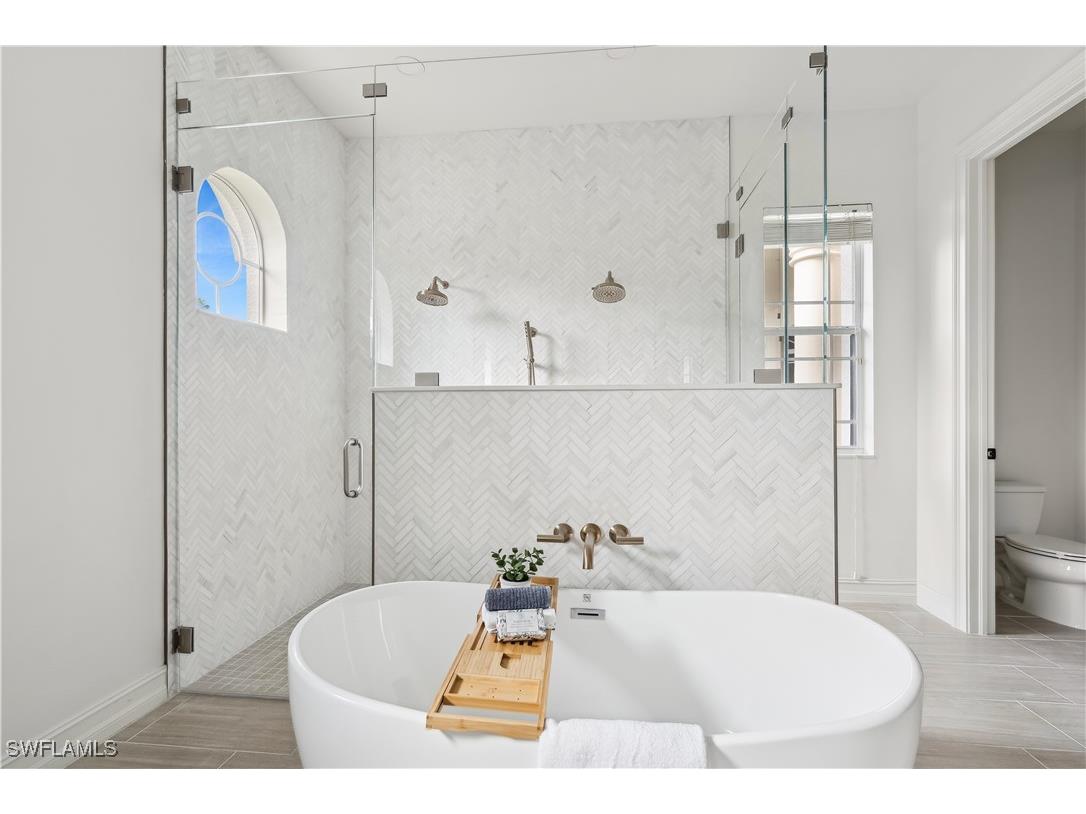 677 5th Avenue N Naples FL 34102 225079502 image18