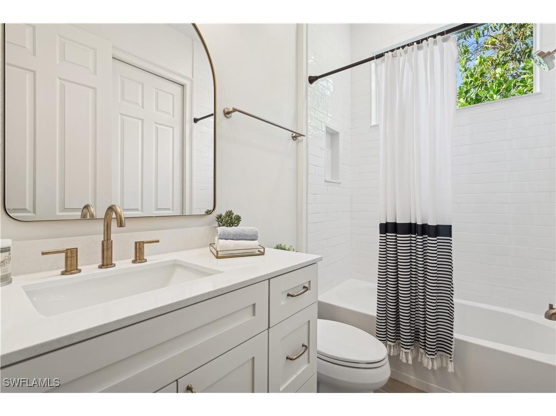 677 5th Avenue N Naples FL 34102 225079502 image26