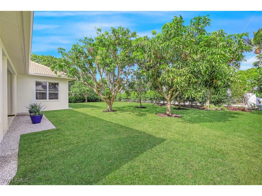 677 5th Avenue N Naples FL 34102 225079502 image27